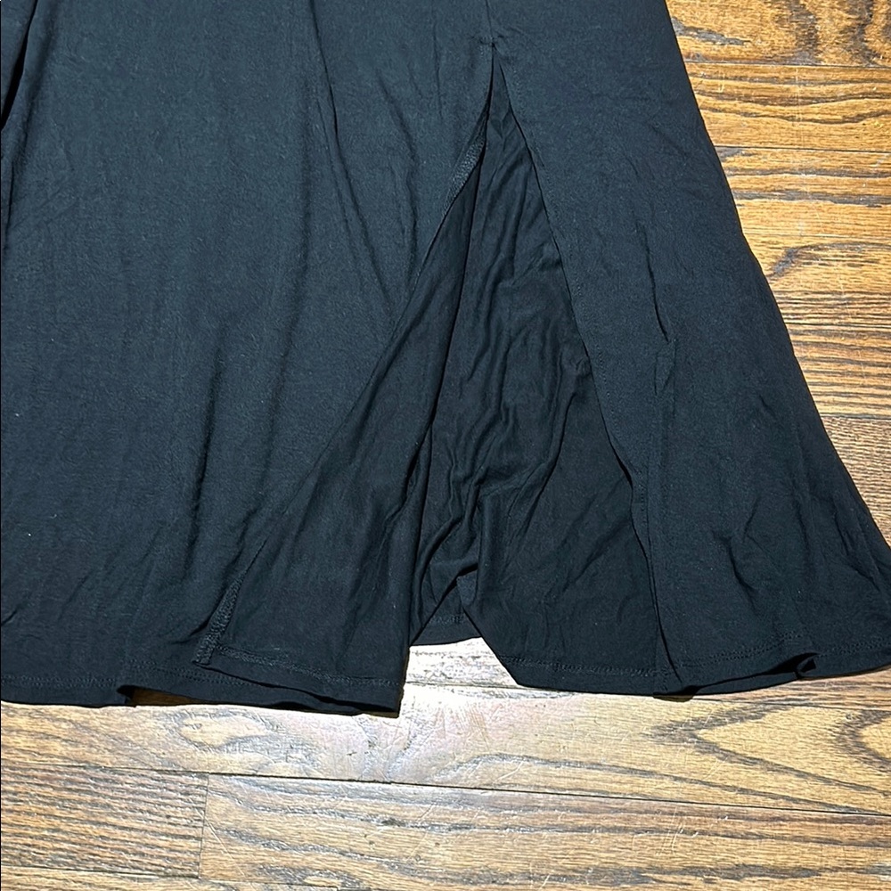 Elegant Black Sleeveless Dress - Picture 5 of 13